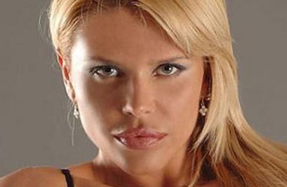 Desde su jardín, Nazarena Vélez subió la temperatura en Instagram al posar en microbikini: “Me carga de linda energía”