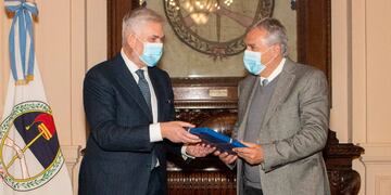 El gobernador Morales recibió al embajador de Rumania en la Argentina, Dan Petre, que llegó a la provincia para una visita oficial de cuatro días.