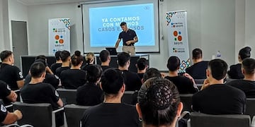 Charla de capacitación sobre Ojos en Alerta