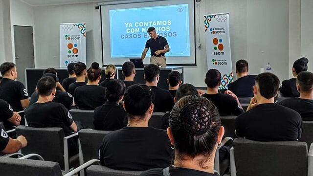 Charla de capacitación sobre Ojos en Alerta