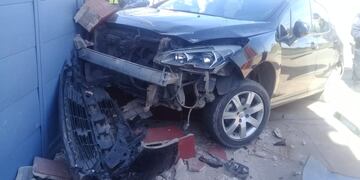 Robaron una carnicería, huyeron, chocaron, fueron detenidos. (Fotos Policía de Córdoba)