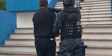 Los sujetos usaban un auto de la Municipalidad para vender estupefacientes.