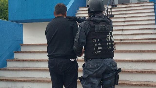 Los sujetos usaban un auto de la Municipalidad para vender estupefacientes.