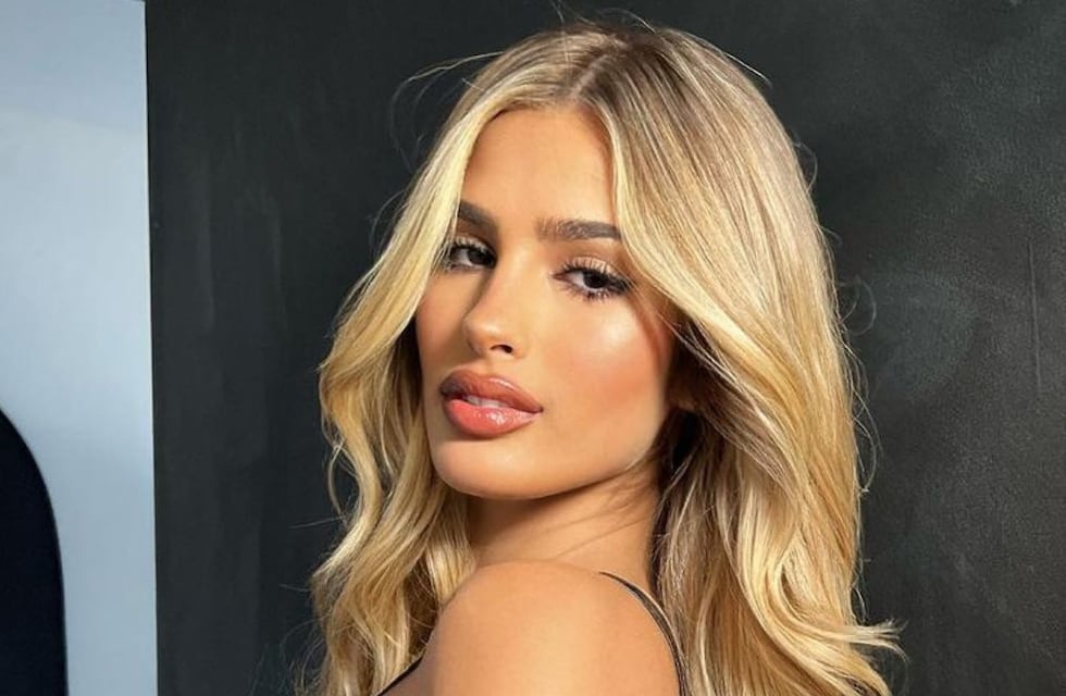 Julieta Poggio se declaró amante del verano y bailó en minishort en Instagram