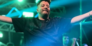 Damián Córdoba recibió a un reconocido exfutbolista en el baile.
