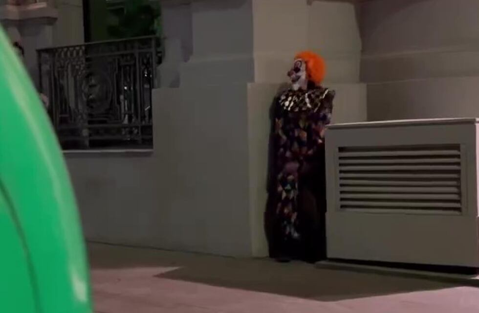 De terror: por Halloween, un diabólico payaso asusta a la gente en las calles de Córdoba