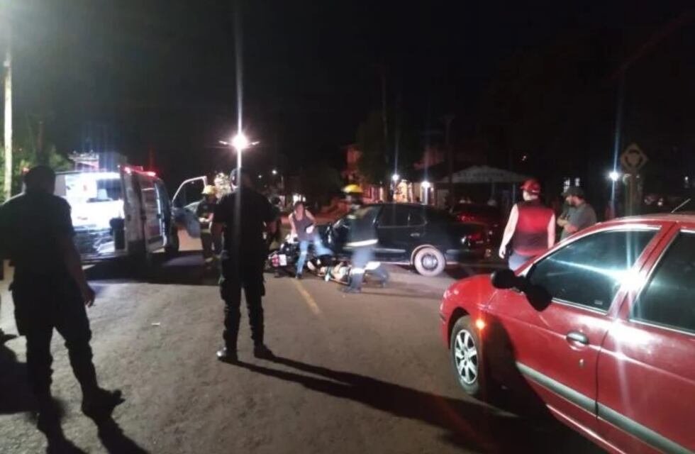 Choque entre un auto y una moto en Jardín América dejó un herido