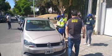 Frenaron por primera vez a un conductor de Uber en Bahía Blanca, deberá pagar más de 12 mil pesos de multa