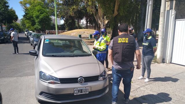 Frenaron por primera vez a un conductor de Uber en Bahía Blanca, deberá pagar más de 12 mil pesos de multa