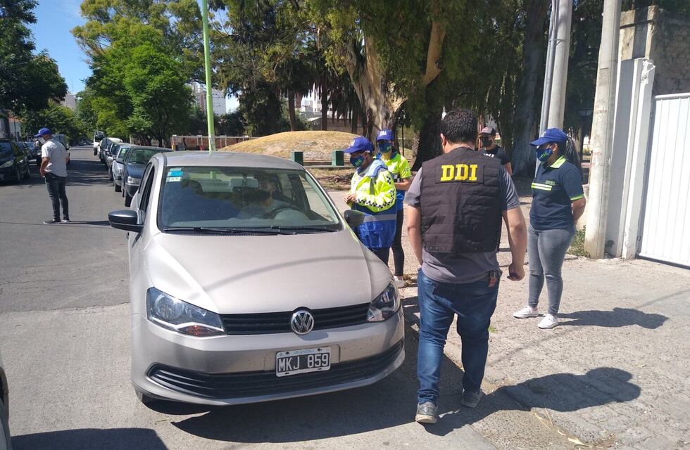 Frenan y multan al primer conductor de Uber en Bahía