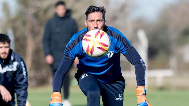 El veterano arquero Albiazul tiene un golpe en la cadera. Si no llega, debuta Marcos Díaz.