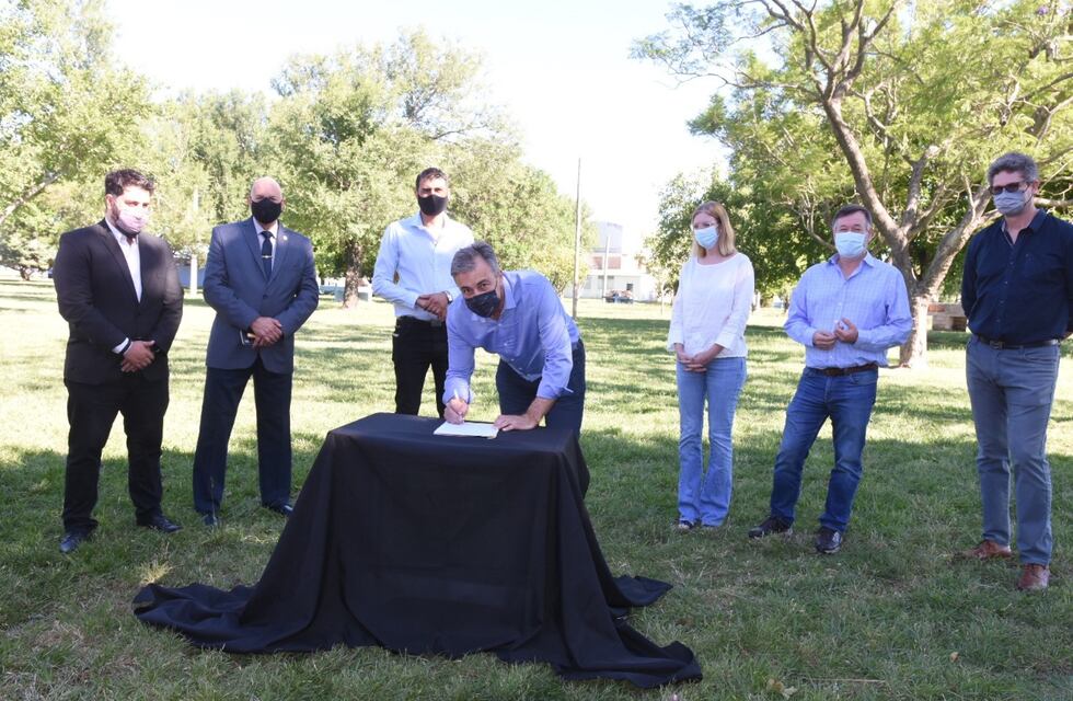Firmaron el decreto para que la escuela de policía esté en el Autódromo