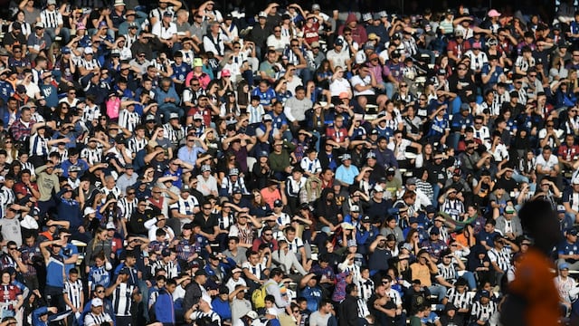 Los hinchas de Talleres se pronunciaron a través de un cartel en las afueras del Kempes.