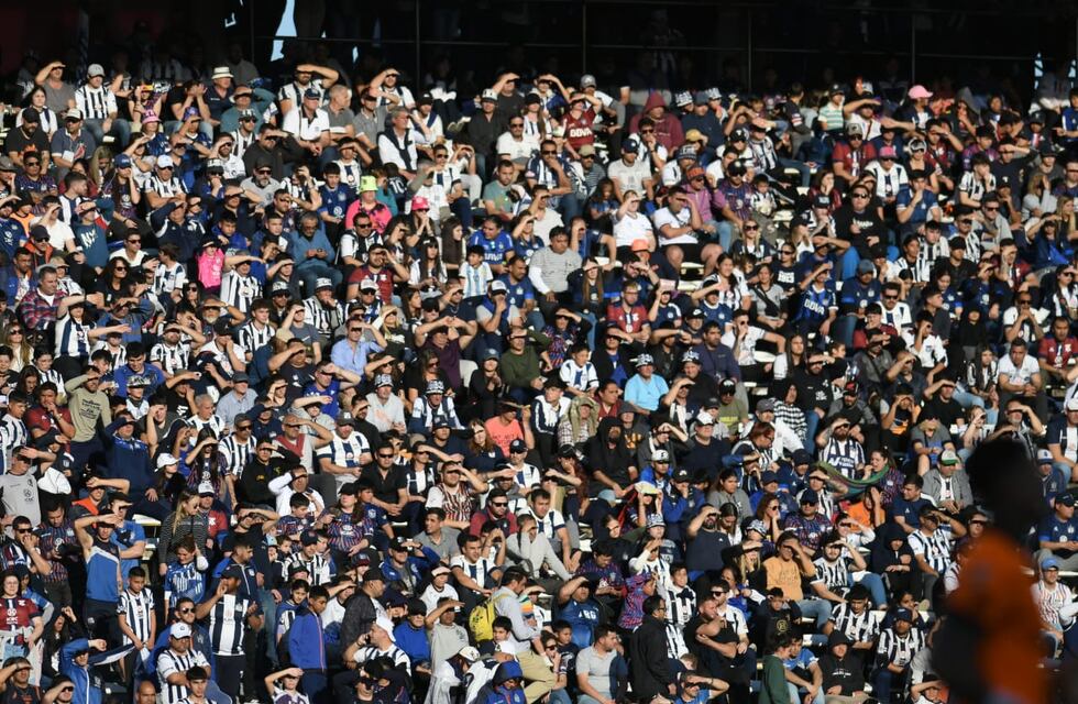 Los hinchas de Talleres dieron un contundente mensaje previo al duelo con Instituto: “El club…”