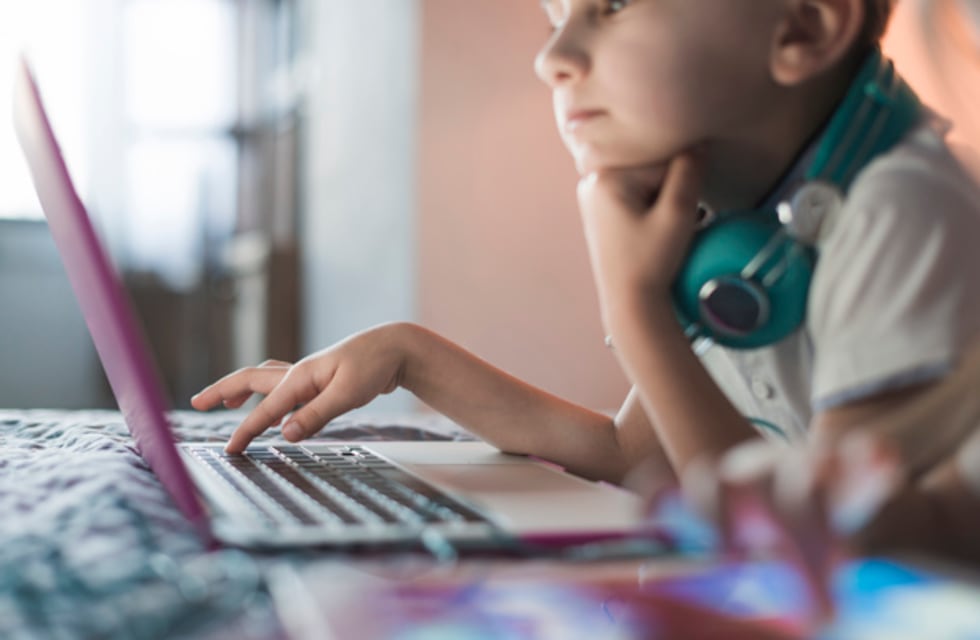 Un niño de seis años, cansado de las clases virtuales en pandemia, estalló: “Estoy harto de dibujar”