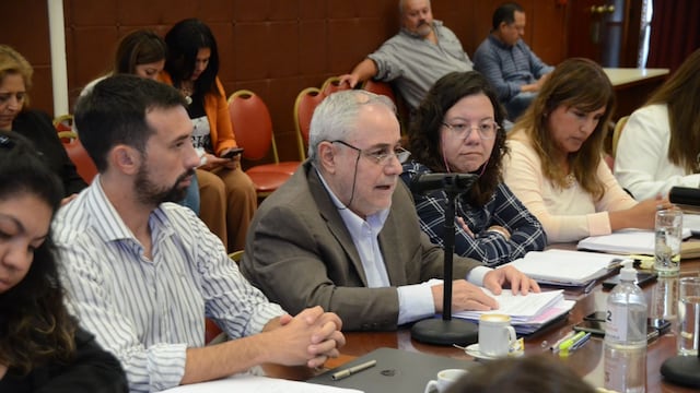 El secretario de Gestión Educativa, Federico Medrano, expuso el Plan de Alfabetización y el Plan de Contingencia ante los legisladores que integran la Comisión de Educación de la Legislatura de Jujuy.