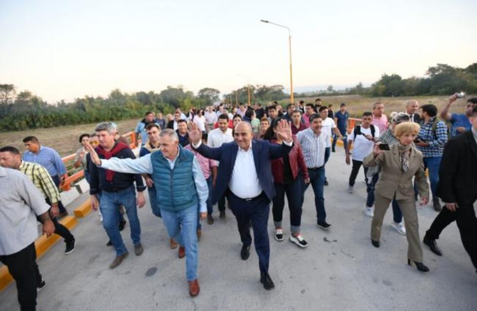 Manzur, Jaldo y Acevedo recorrieron la obra del puente sobre el arroyo Barrientos en la comuna de Santa Bárbara