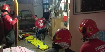 Una mujer de 78 años cayó a la cámara séptica de su vivienda.