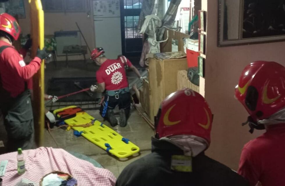 Video: el increíble rescate del Duar a una mujer de 78 años que cayó a un pozo en Córdoba