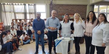 Entrega de violines a escuelas de Sunchales y Rafaela