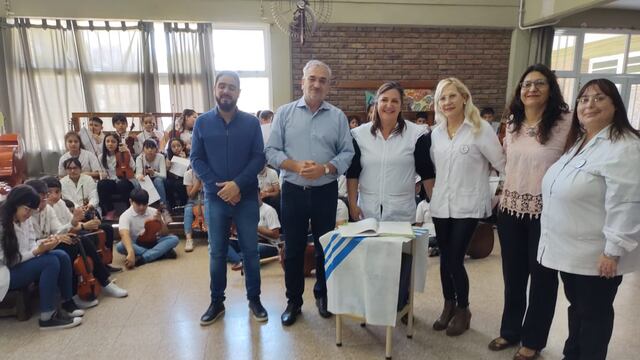 Entrega de violines a escuelas de Sunchales y Rafaela