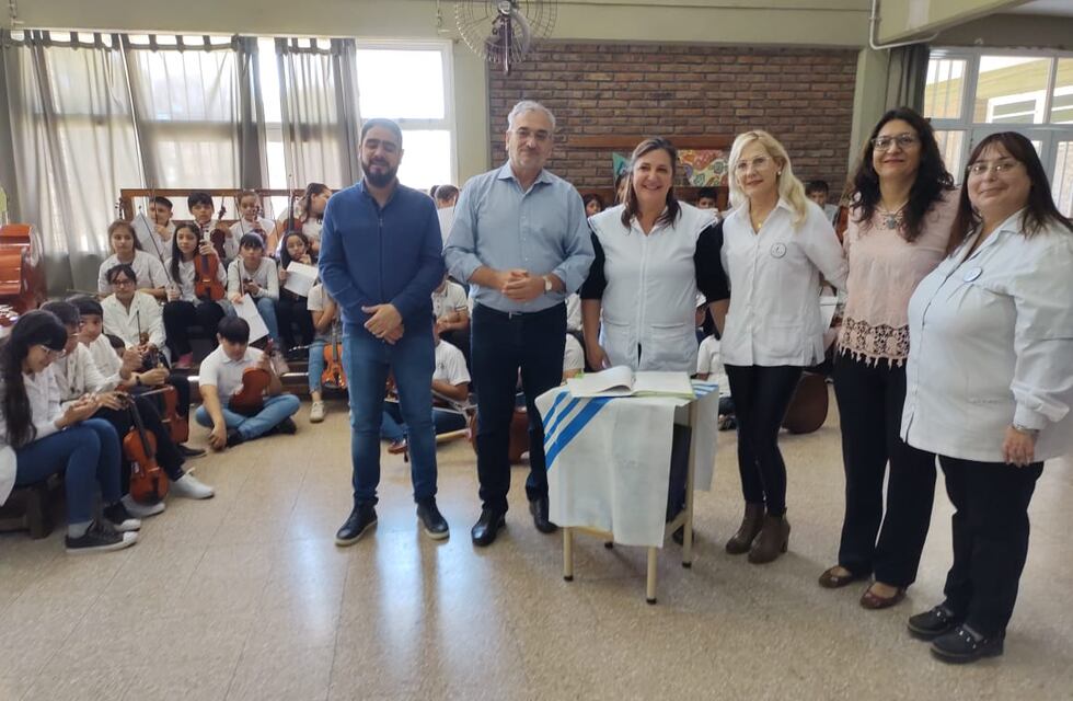 Entregaron instrumentos musicales a escuelas de Rafaela y Sunchales