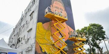 El mural con el que homenajearon a Lionel Messi en su barrio