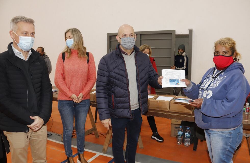 Entrega de la Tarjeta Alimentar para nuevos beneficiarios en Villa Carlos Paz