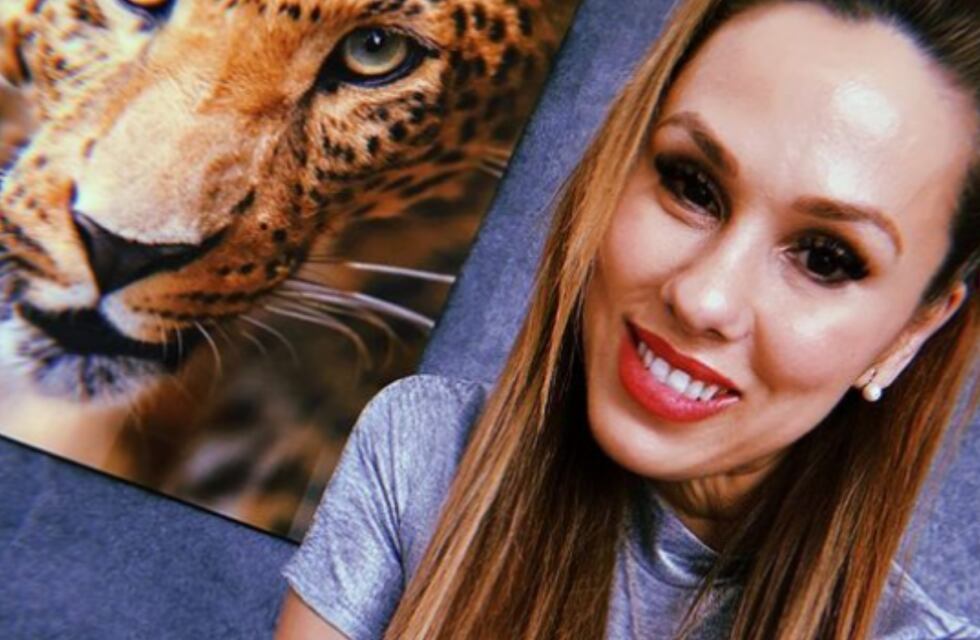 Barby Silenzi posó recién levantada y con un delicado conjunto de lencería blanca