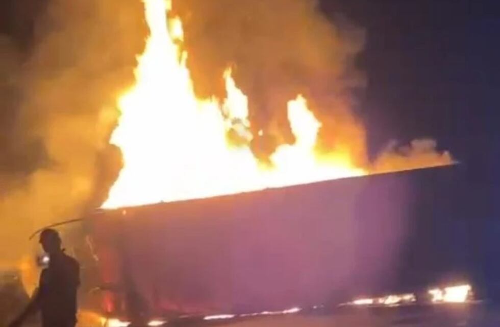 Un camionero falleció calcinado tras incendiarse su vehículo en Fachinal