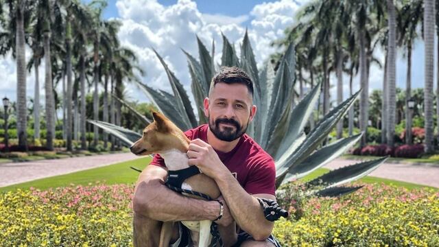 Él es Cristian Sánchez, es sanrafaelino y se dedica a actuar en películas porno gay.