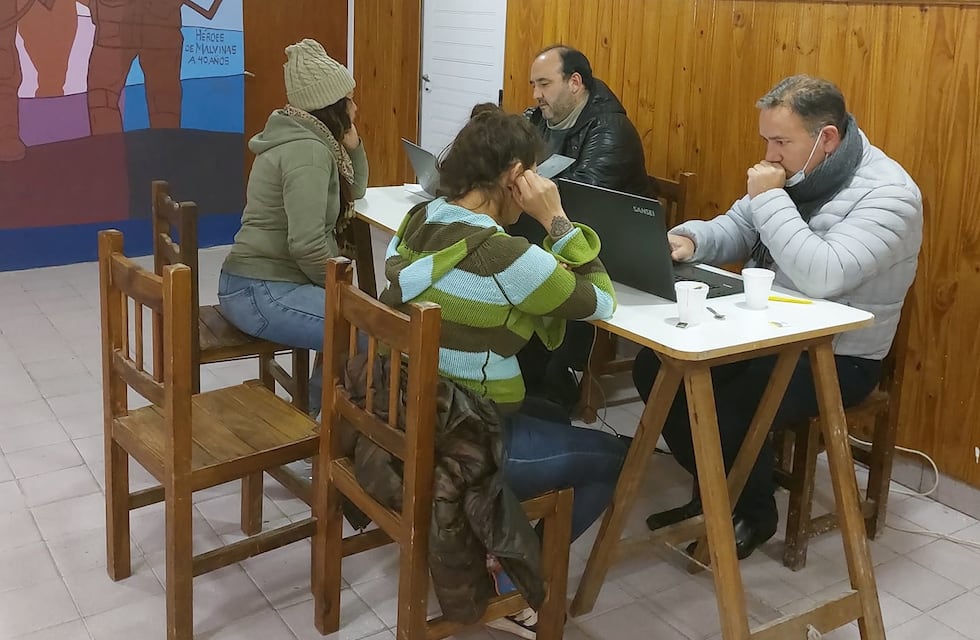 Vecinos hicieron trámites de ANSES en Villa Arias y Villa del Mar
