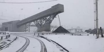 Así estaba esta mañana la ciudad de Río Turbio, tapada por la nieve.