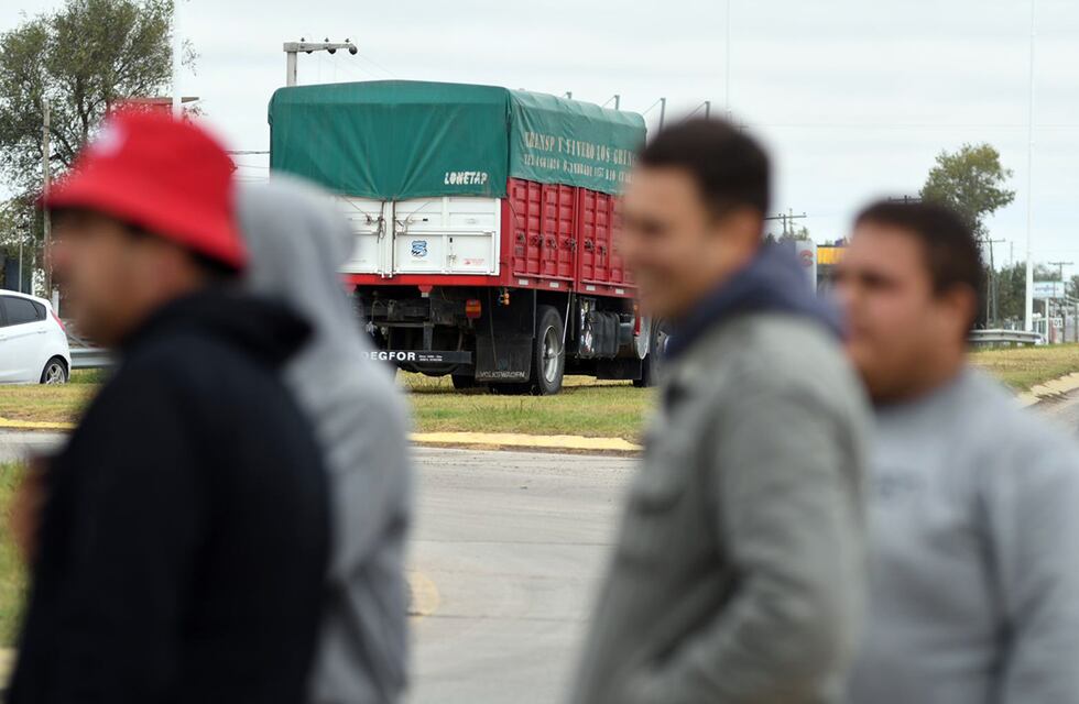 Hubo acuerdo y se levantó el paro de transportistas de carga