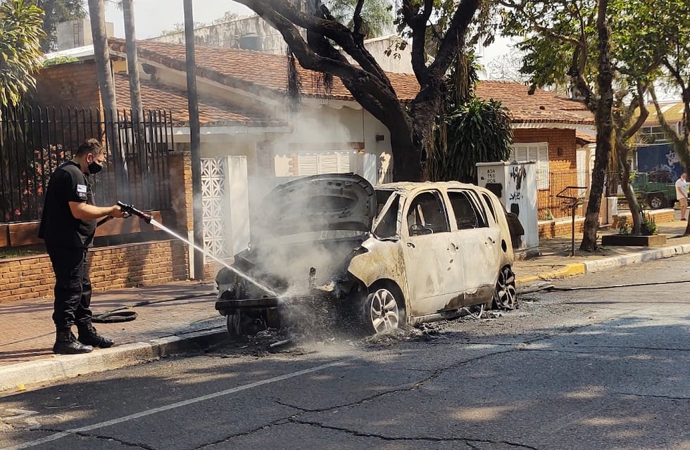 Pérez: se incendió un auto en Ruta 33 y Sarmiento
