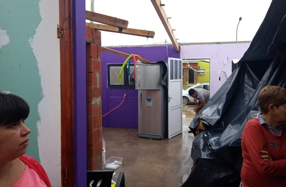 Una familia perdió el techo de su casa en el barrio Mora y pide ayuda