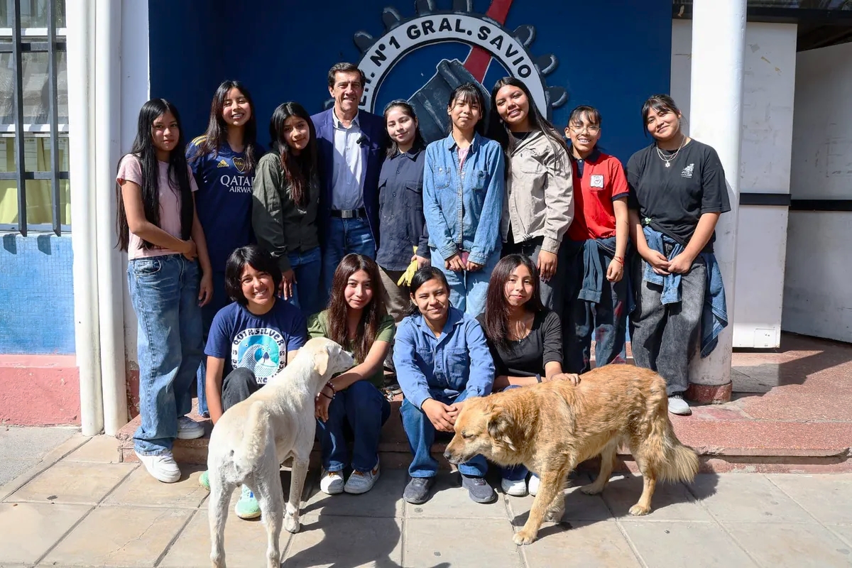 Chicas superpoderosas: Sadir visitó al team que construye en Jujuy un auto eléctrico para correr carreras