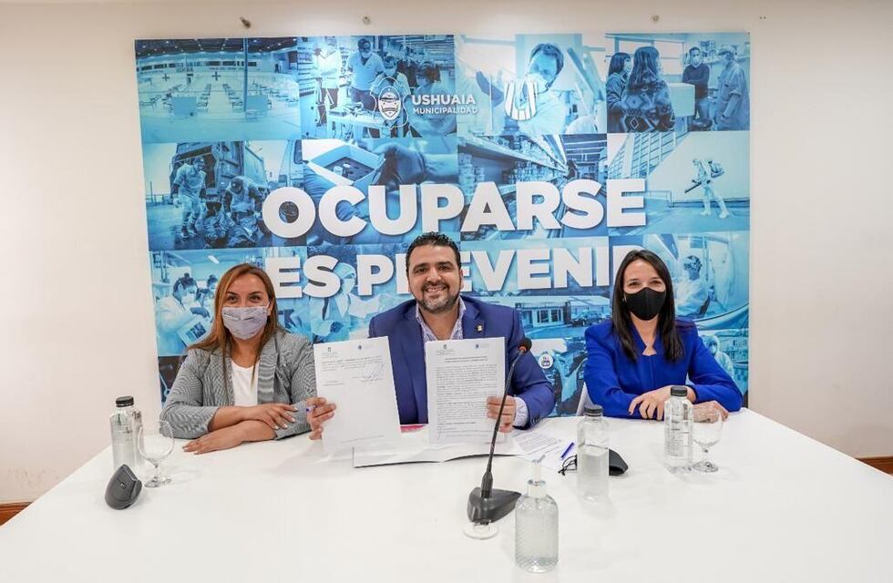 Ushuaia: el Intendente firmó un convenio para luchar contra el grooming