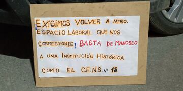Ushuaia: insólita manifestación del CENS 15 a la espera de una respuesta