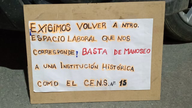 Ushuaia: insólita manifestación del CENS 15 a la espera de una respuesta