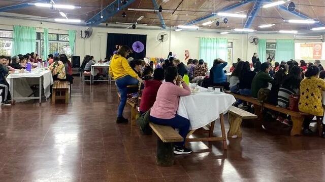 Exitoso Te Bingo en una escuela de Eldorado.