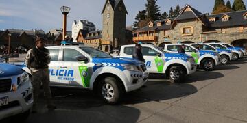 Una joven policía de Bariloche entretiene con divertidos videos en TikTok. Imagen Ilustrativa.