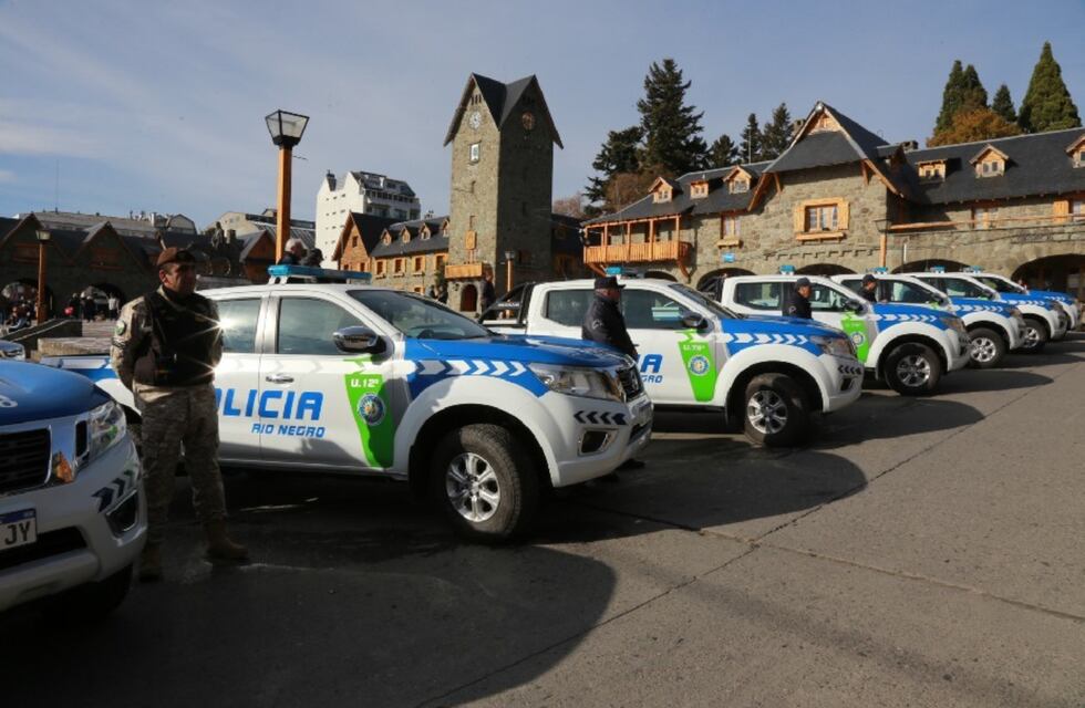 Una joven oficial de Policía de Bariloche comparte divertidos videos en TikTok