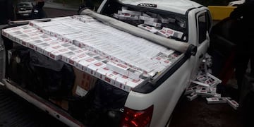 Espectacular despiste en Aristóbulo del Valle: la camioneta era robada y se hallaba repleta de cigarrillos.