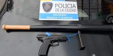 El "Loco del bate" tenía además un arma de fuego. (Foto: Policía de la Ciudad)