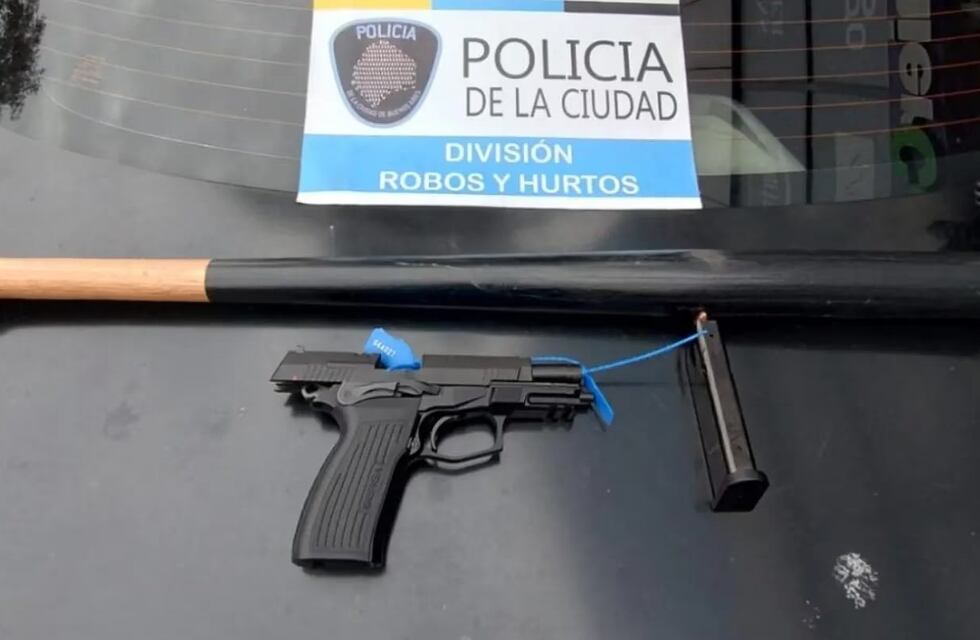 La policía de la Ciudad detuvo al “Loco del bate”: el hombre golpeaba a la gente por la calle