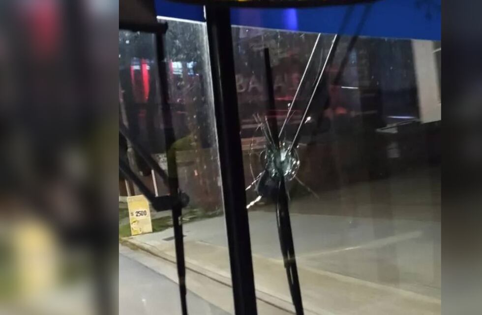 Robo, balazo y paro: intentaron asaltar a un colectivo de la línea 115 en la zona oeste de Rosario