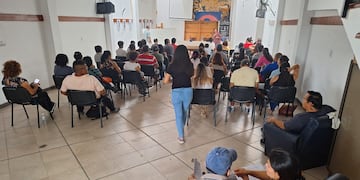 La asamblea del Centro de Docentes de Enseñanza Media y Superior cumplida en la sede gremial de la calle Balcarce, previa a la reunión paritaria con el Gobierno.