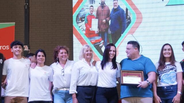 Club San Jorge premió a Agencia Mercantil Entre Ríos con el 1º Premio por su importanjte evolución y desarrollo.