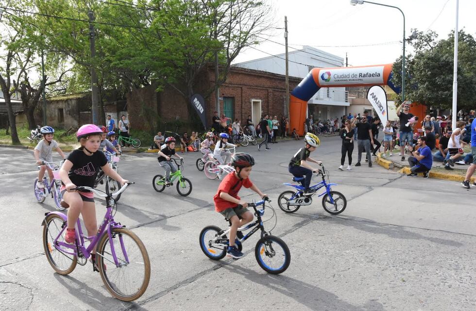 A puro sol se desarrolló una nueva jornada de Ciclismo en los Barrios